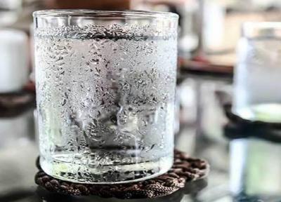 مضرات مصرف آب یخ؛ از تجمع چربی در کبد تا تشدید حملات میگرنی