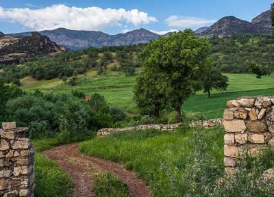 مخمل کوه لرستان , سرزمین قله های سربه فلک کشیده