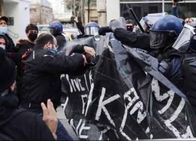 خبرنگاران اعتراضات علیه دولت در قبرس به خشونت کشیده شد